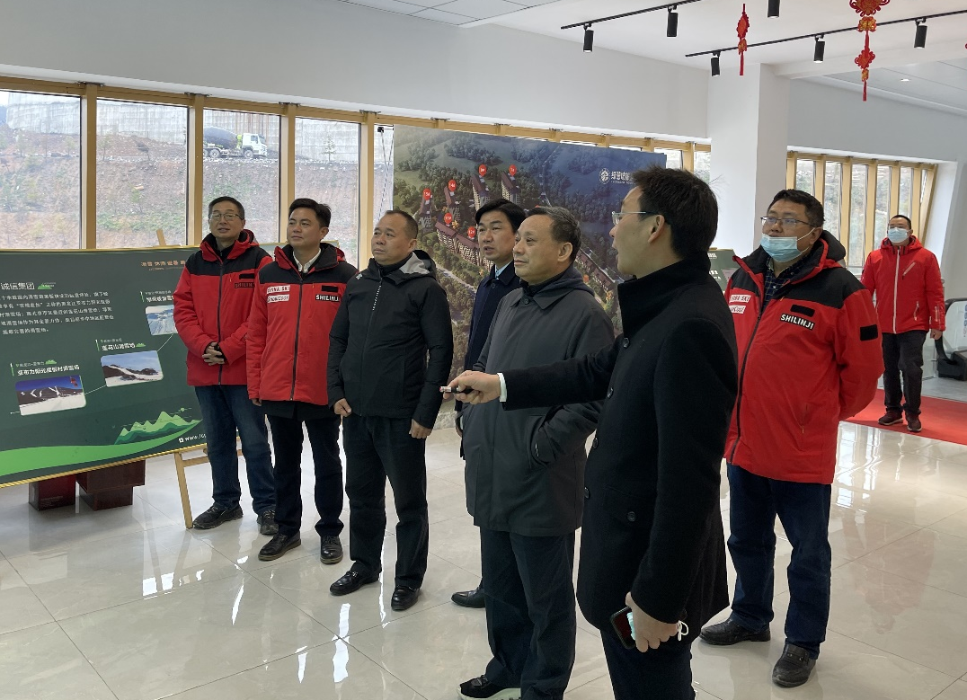 毛振華一行視察綠蔥坡滑雪場項(xiàng)目建設(shè)情況
